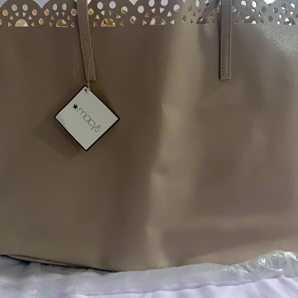 Tote - Picture 2 of 5
